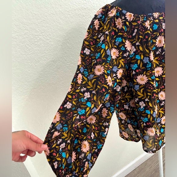 Ana Floral Off-Shoulder Top - Picture 2 of 8